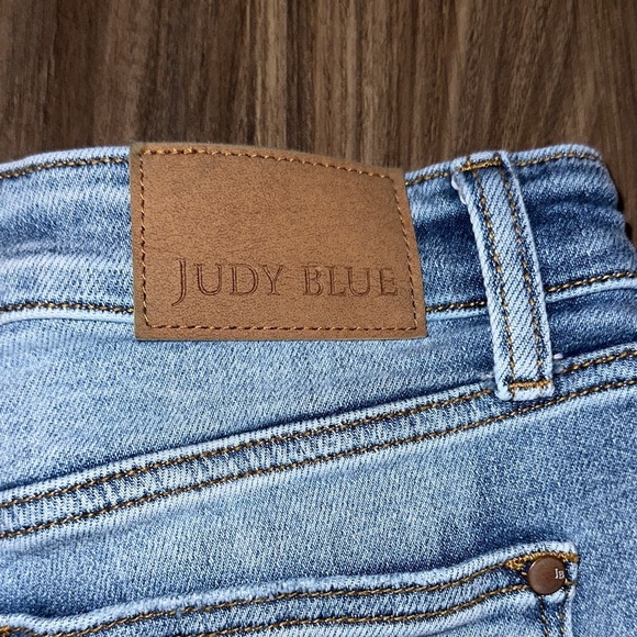 Judy Blue Classic Blue Jean Shorts - Picture 4 of 5